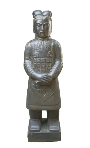 Artikelbild des Artikels “Chinesischer Krieger, stehend, 150 cm Höhe, Naturstein (Basanit), Steinmetzarbeiten, Antikfinish “